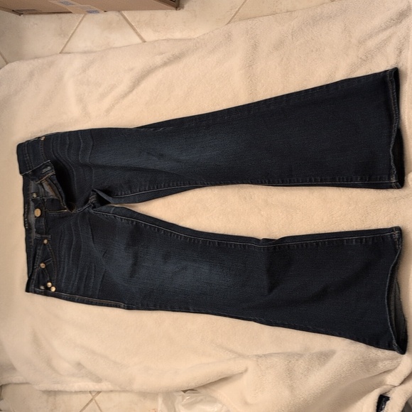 Rock & Republic Kassandra 8S short Blue Jeans and gold accents - Picture 2 of 15